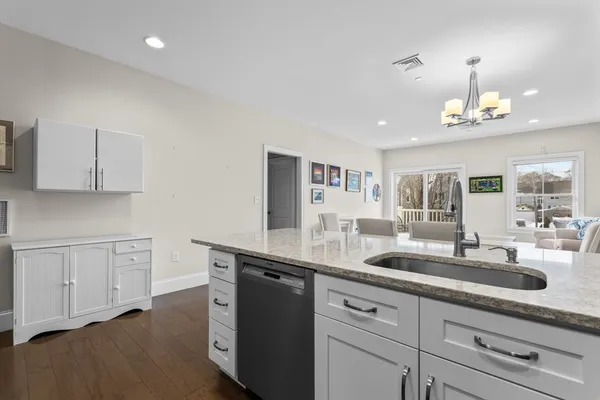 $515,000 | 441 Essex Street, Unit 202, Swampscott, MA 01907