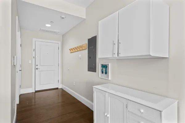 $515,000 | 441 Essex Street, Unit 202, Swampscott, MA 01907