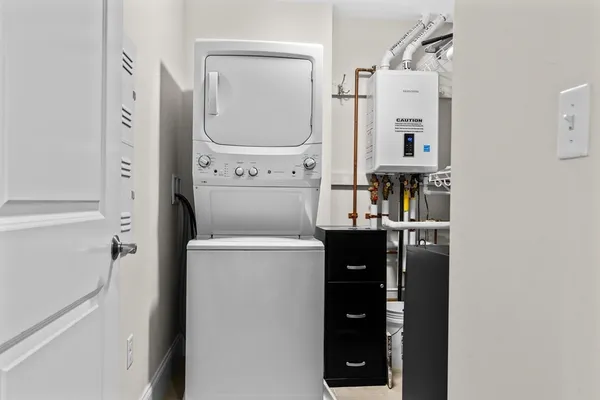 $515,000 | 441 Essex Street, Unit 202, Swampscott, MA 01907