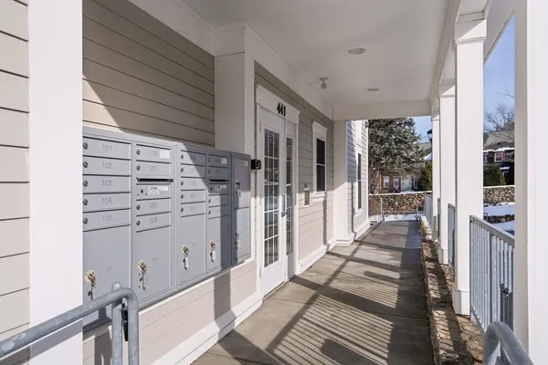 $515,000 | 441 Essex Street, Unit 202, Swampscott, MA 01907