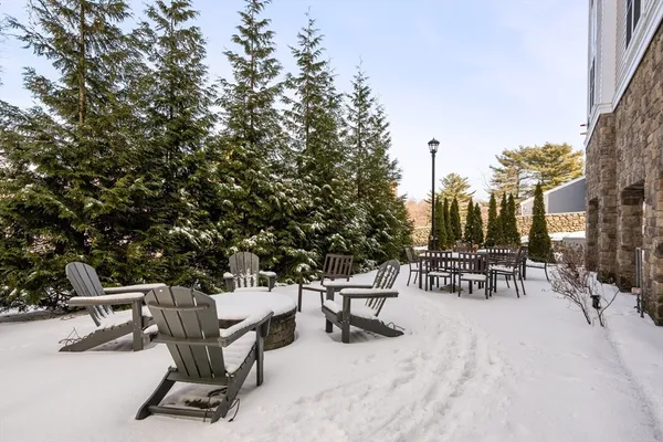 $515,000 | 441 Essex Street, Unit 202, Swampscott, MA 01907