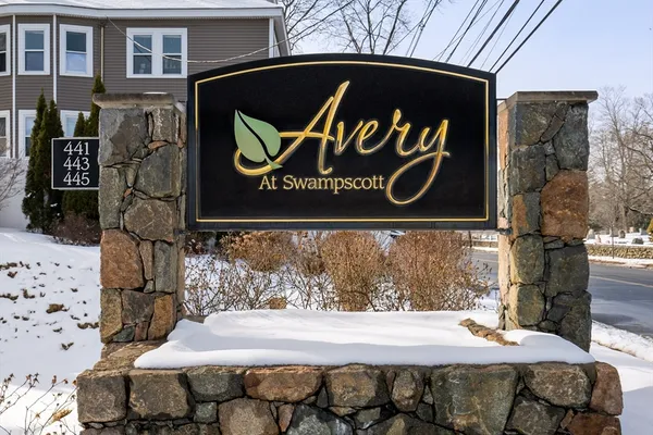 $515,000 | 441 Essex Street, Unit 202, Swampscott, MA 01907
