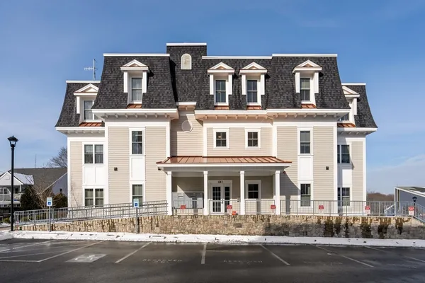 $515,000 | 441 Essex Street, Unit 202, Swampscott, MA 01907