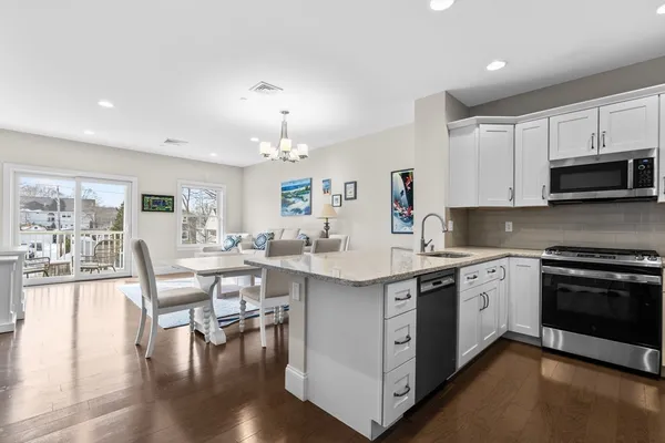 $499,000 | 441 Essex Street, Unit 202, Swampscott, MA 01907