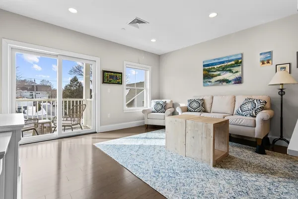 $515,000 | 441 Essex Street, Unit 202, Swampscott, MA 01907