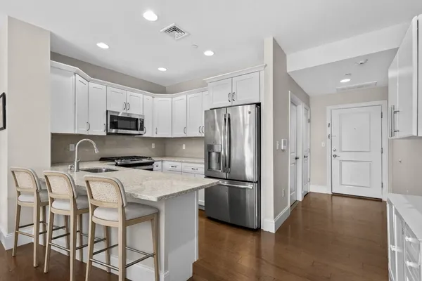 $515,000 | 441 Essex Street, Unit 202, Swampscott, MA 01907