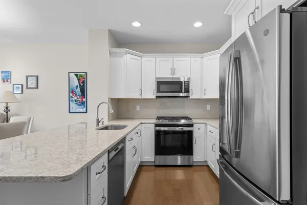 $515,000 | 441 Essex Street, Unit 202, Swampscott, MA 01907