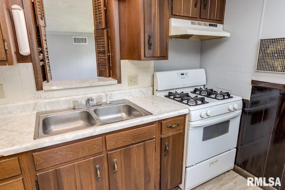901 State Street Washington, IL 61571 - Photo 12 of 26 Gallery Image 12