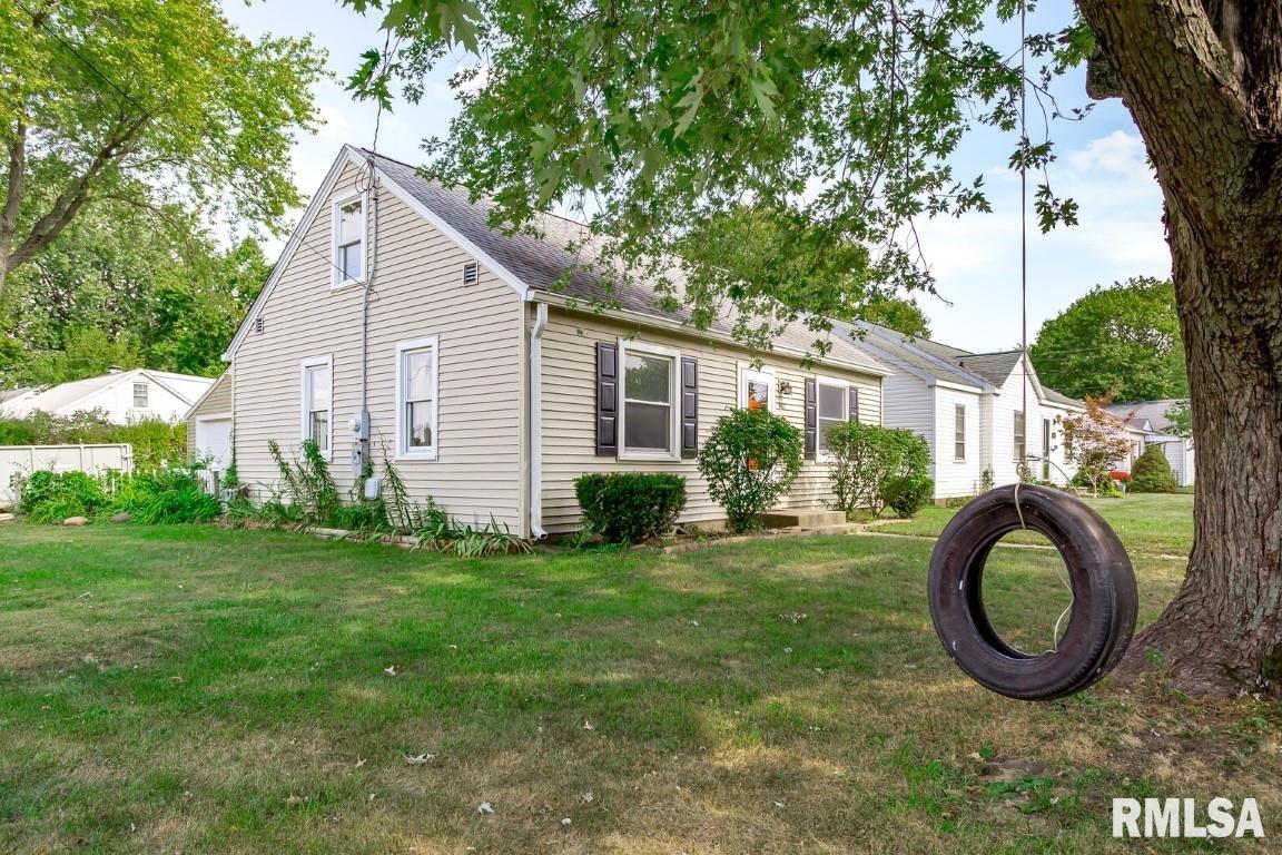 901 State Street Washington, IL 61571 - Photo 3 of 26 Gallery Image 3