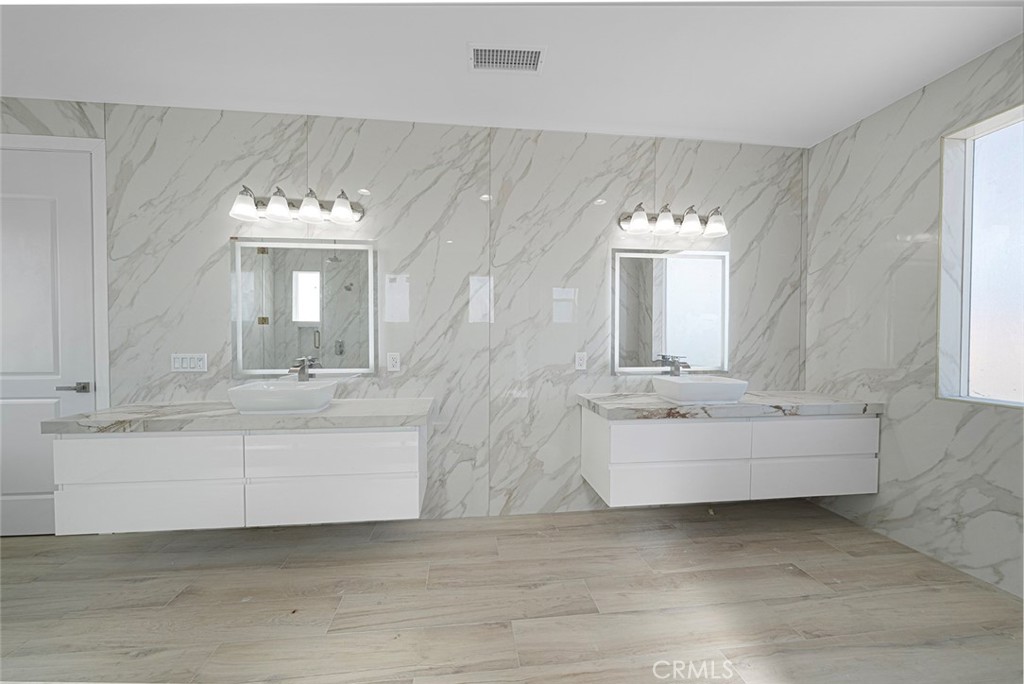 13705 Copley Drive Rancho Cucamonga, CA 91739 - Photo 10 of 13 a bathroom with a double vanity sink mirror and bathtub