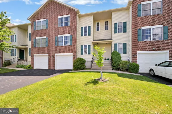 $285,000 | 526 Lantern Green Way, Orwigsburg, PA 17961