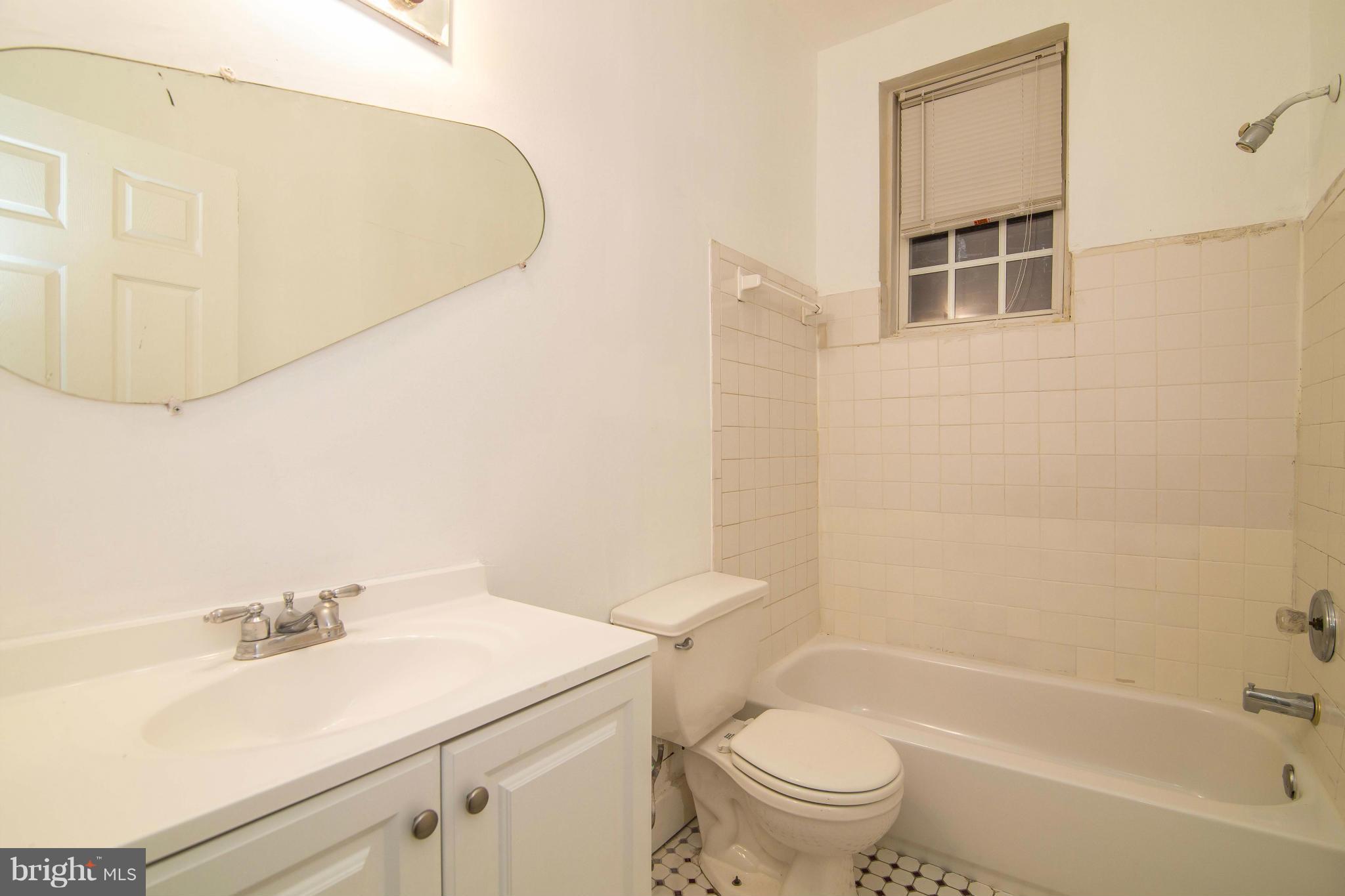 617 Park Road Northwest Washington, DC 20010 - Photo 17 of 28 Bath