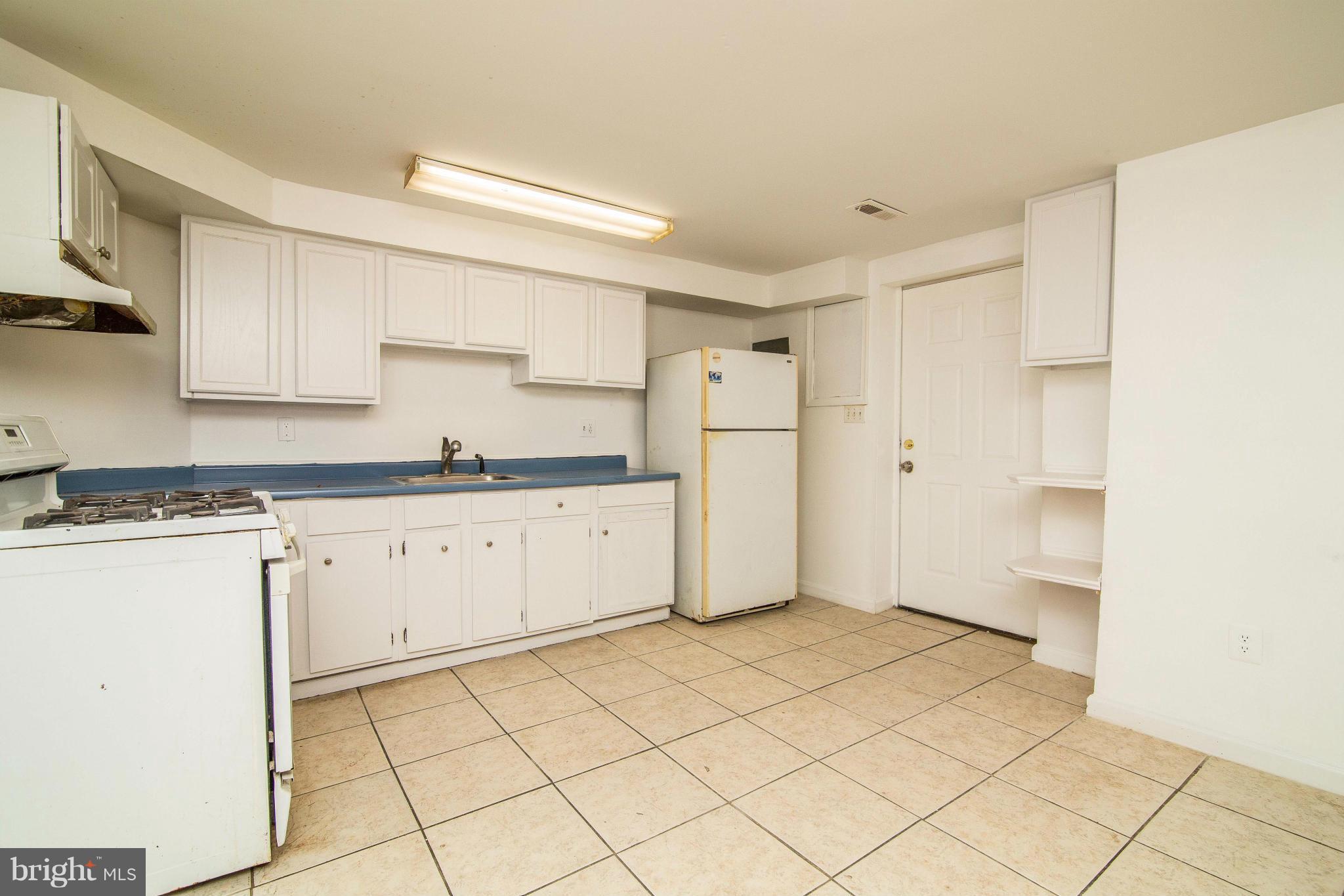 617 Park Road Northwest Washington, DC 20010 - Photo 6 of 28 Basement kitchen