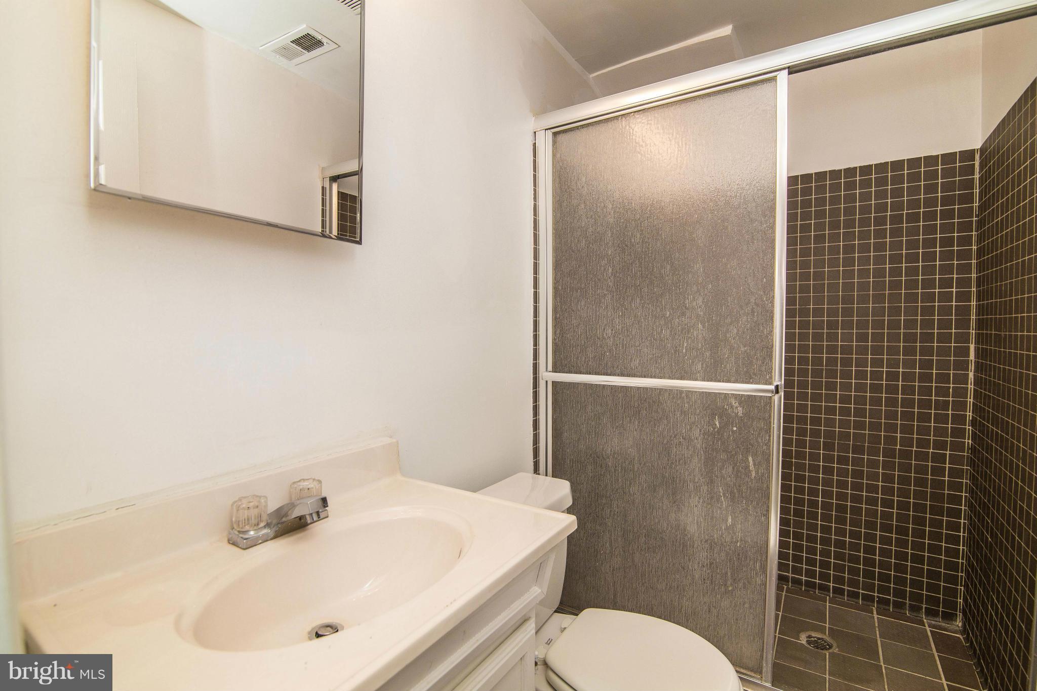617 Park Road Northwest Washington, DC 20010 - Photo 10 of 28 Bath