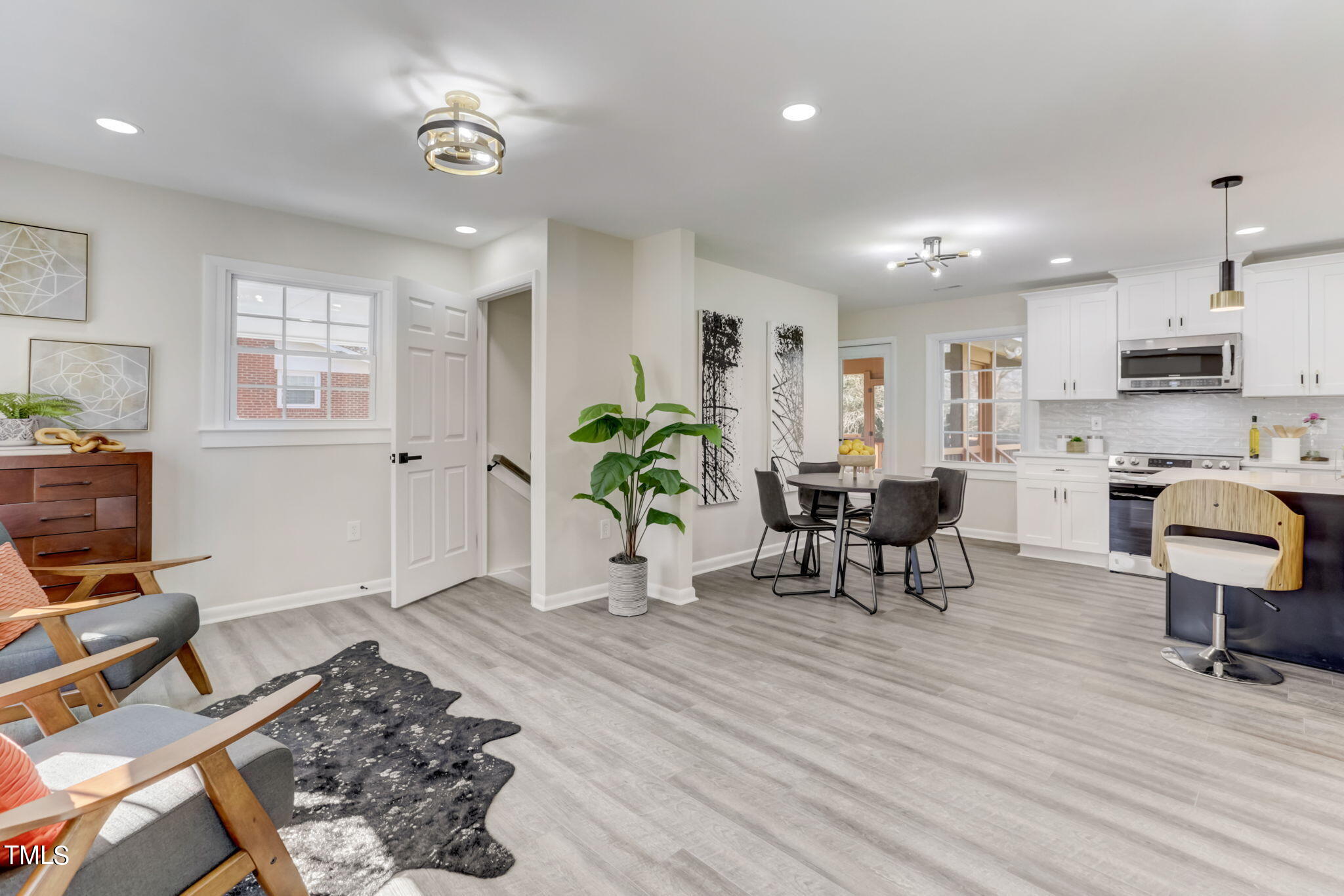 5-web-or-mls-Seneca Dr-007