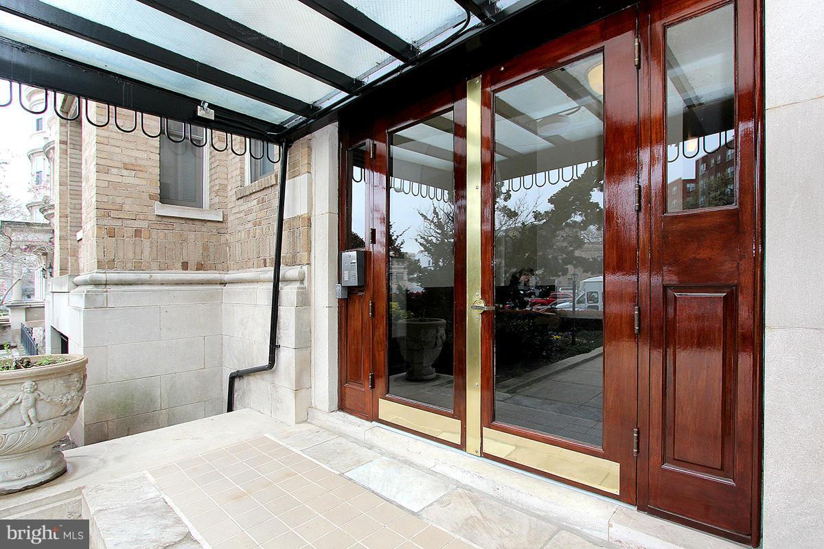 2008 16th Street Northwest, Unit 7 Washington, DC 20009 - Photo 2 of 17 Building Entrance