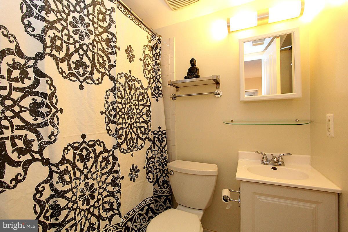 2008 16th Street Northwest, Unit 7 Washington, DC 20009 - Photo 12 of 17 Bath