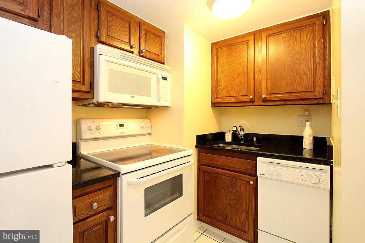 2008 16th Street Northwest, Unit 7 Washington, DC 20009 - Photo 4 of 17 Kitchen