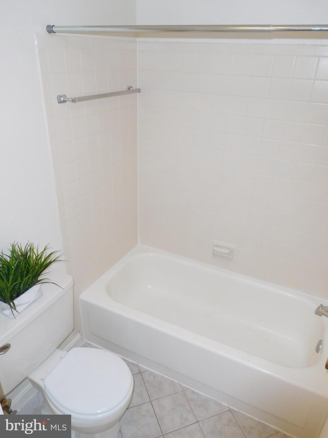 5800 Royal Ridge Drive, Unit L Springfield, VA 22152 - Photo 3 of 17 Bath