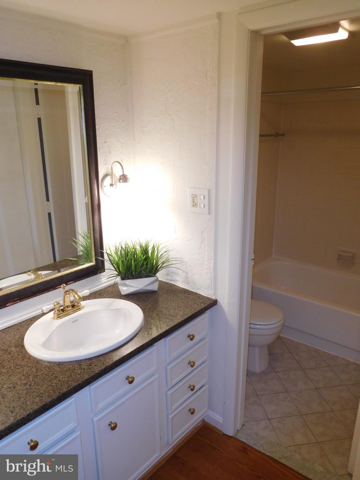 5800 Royal Ridge Drive, Unit L Springfield, VA 22152 - Photo 4 of 17 Bath