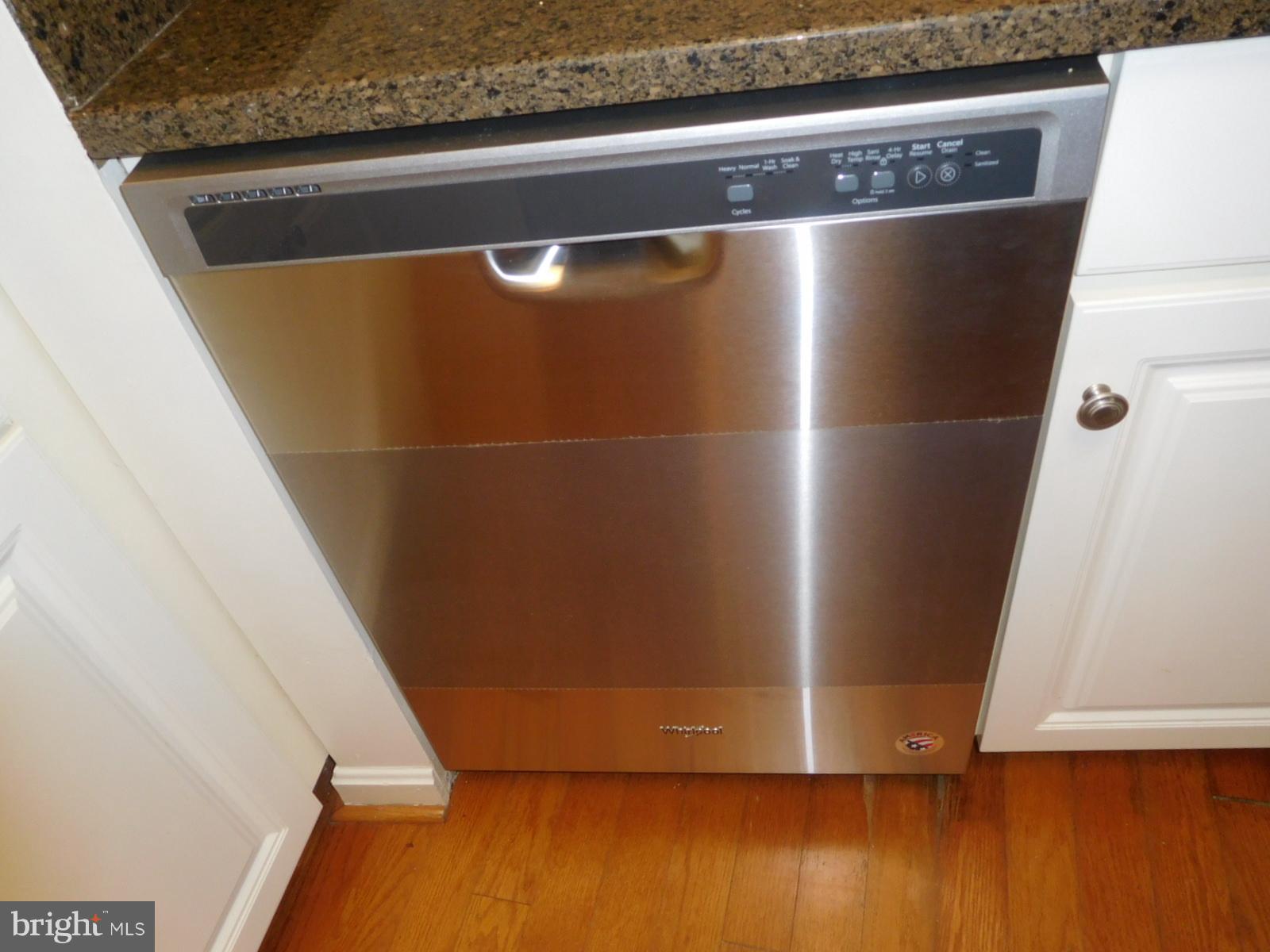 5800 Royal Ridge Drive, Unit L Springfield, VA 22152 - Photo 6 of 17 Kitchen