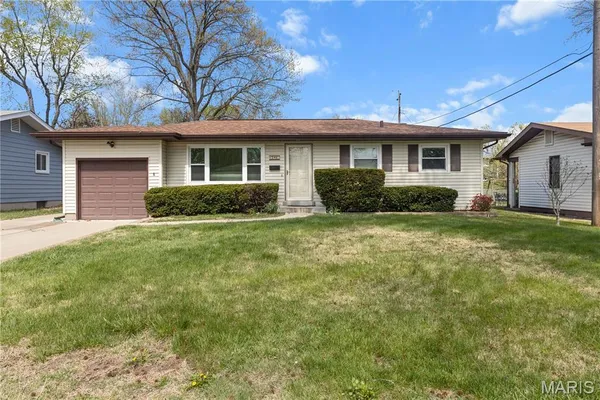 $179,900 | 1295 Del Rey Drive, Florissant, MO 63031