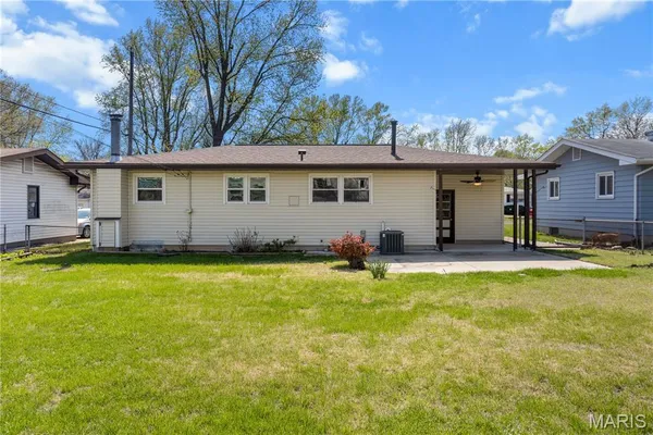$179,900 | 1295 Del Rey Drive, Florissant, MO 63031