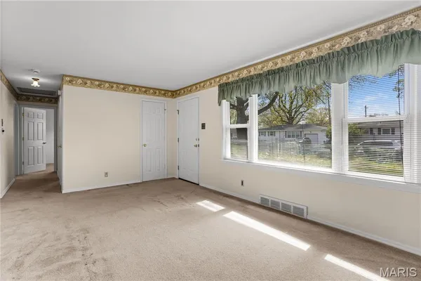 $179,900 | 1295 Del Rey Drive, Florissant, MO 63031