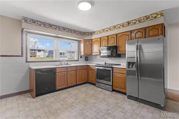 $179,900 | 1295 Del Rey Drive, Florissant, MO 63031