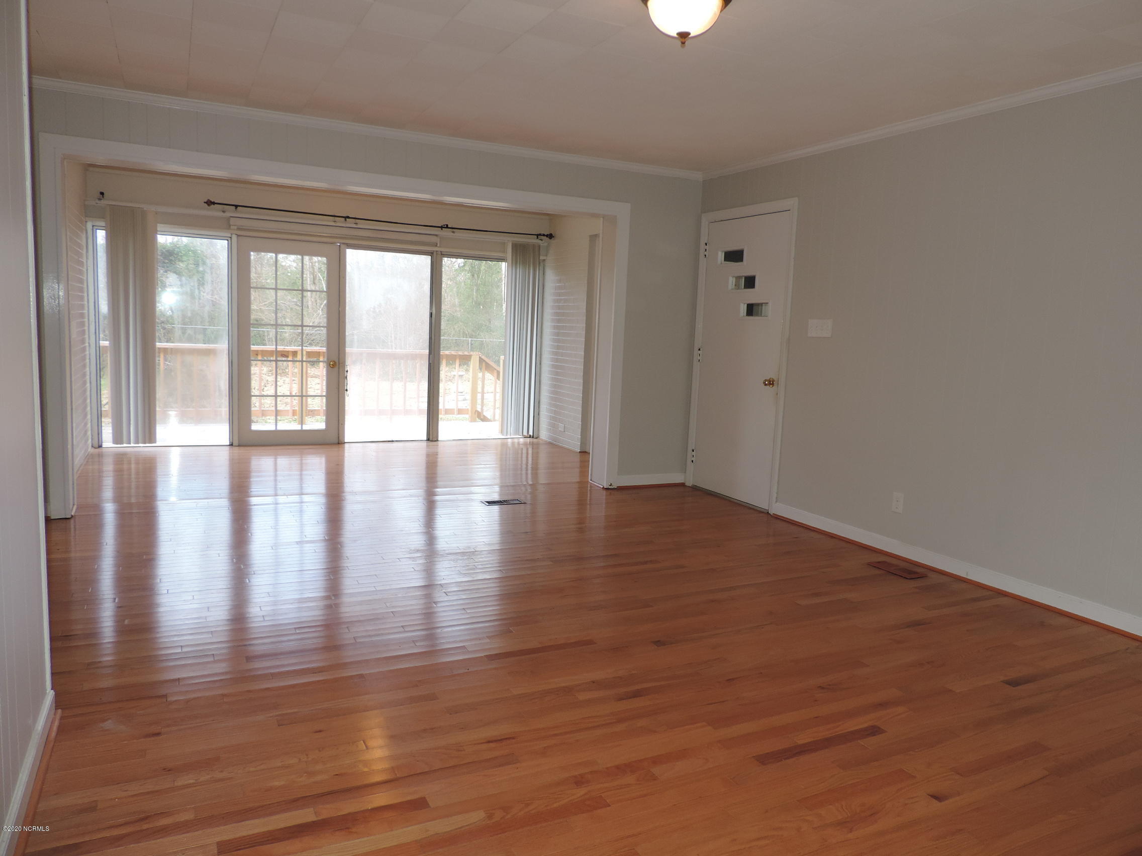 411 Flanners Beach Road New Bern, NC 28560 - Photo 11 of 44 family room into sitting room