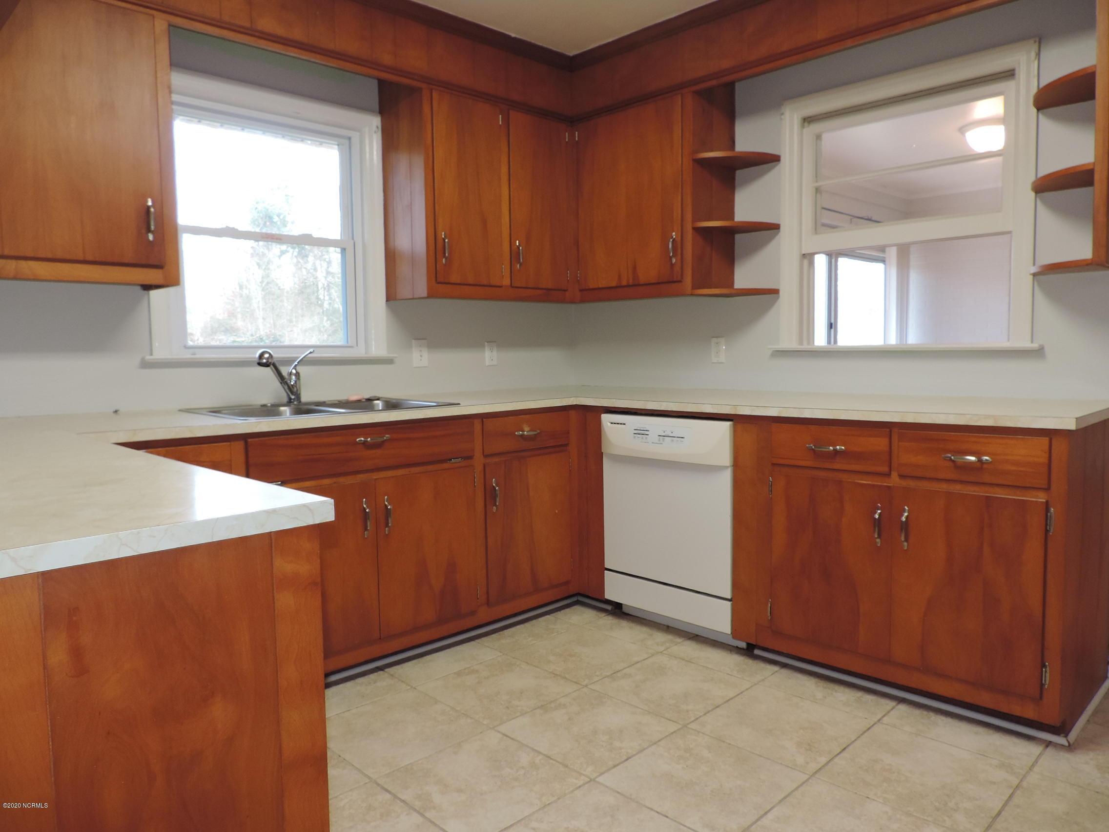 411 Flanners Beach Road New Bern, NC 28560 - Photo 20 of 44 kitchen