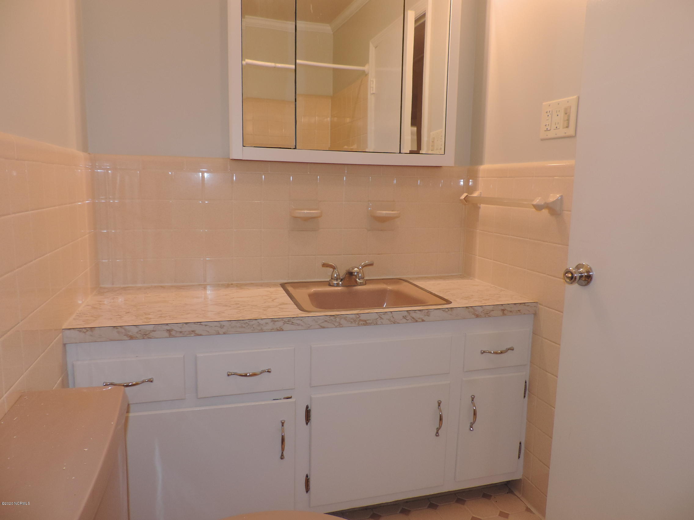 411 Flanners Beach Road New Bern, NC 28560 - Photo 30 of 44 2nd bathroom