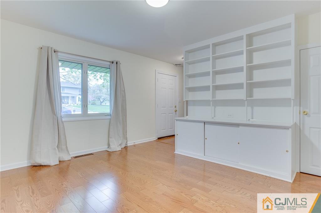 22 Raleigh Road Kendall Park, NJ 08824 - Photo 5 of 21 Gallery Image 5