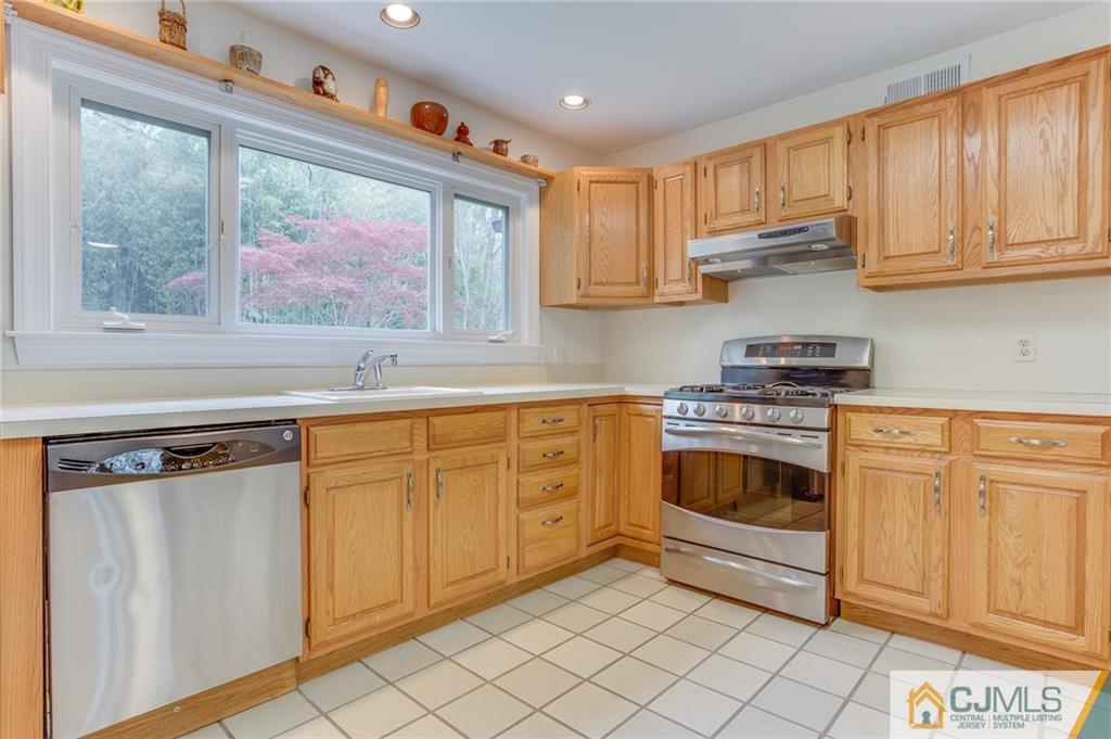 22 Raleigh Road Kendall Park, NJ 08824 - Photo 8 of 21 Gallery Image 8