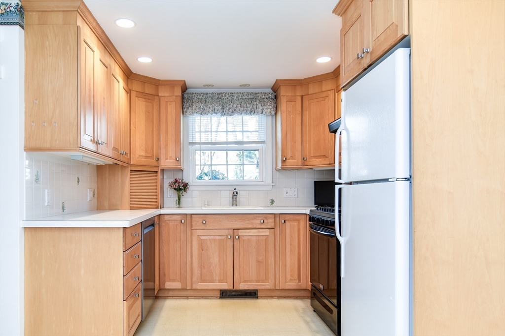 13 Normal Hill Road Framingham, MA 01702 - Photo 11 of 28