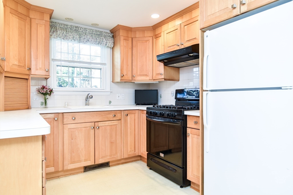 13 Normal Hill Road Framingham, MA 01702 - Photo 12 of 28