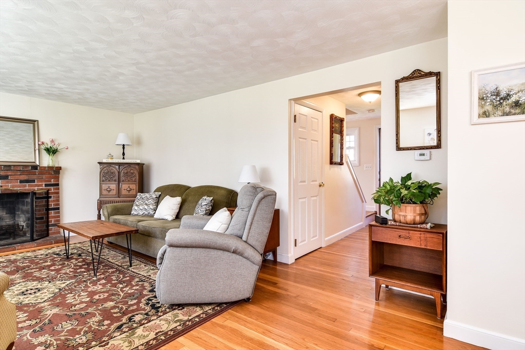 13 Normal Hill Road Framingham, MA 01702 - Photo 4 of 28