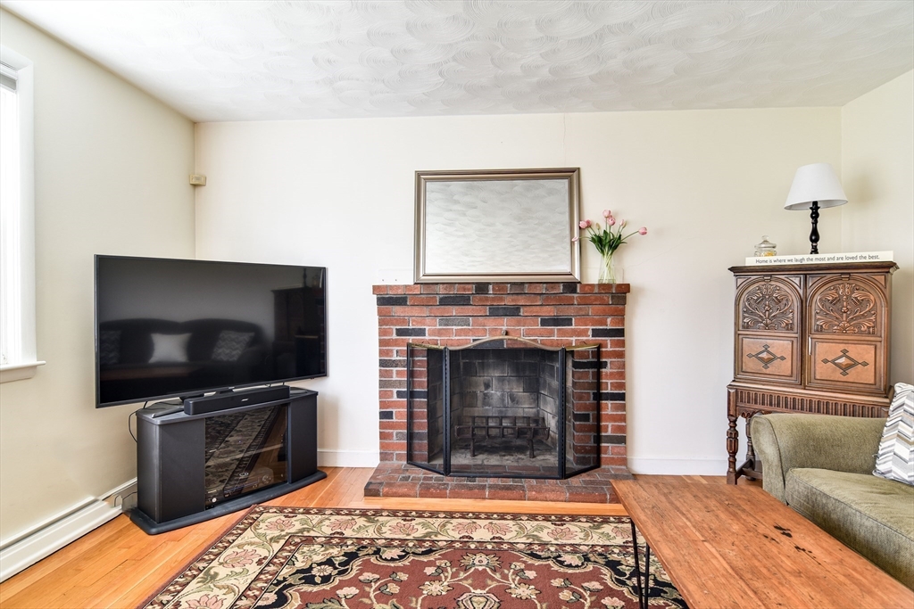 13 Normal Hill Road Framingham, MA 01702 - Photo 5 of 28