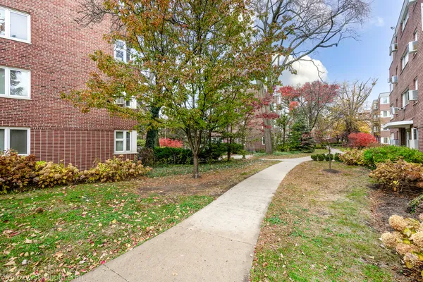 $159,000 | 7210 Oak Avenue, Unit 4SW, River Forest, IL 60305
