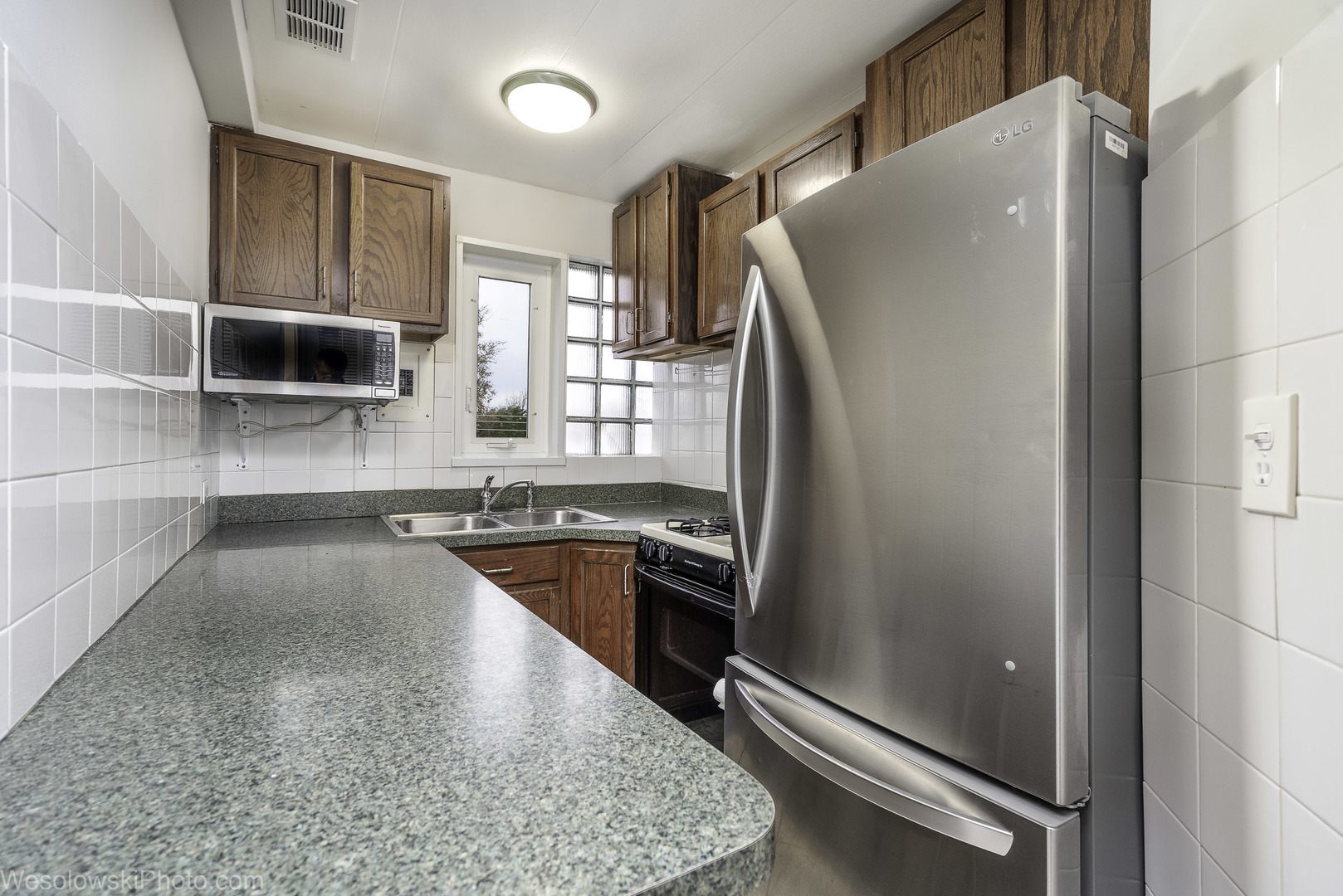 7210 Oak Avenue, Unit 4SW River Forest, IL 60305 - Photo 7 of 19 a kitchen with granite countertop a refrigerator and a sink