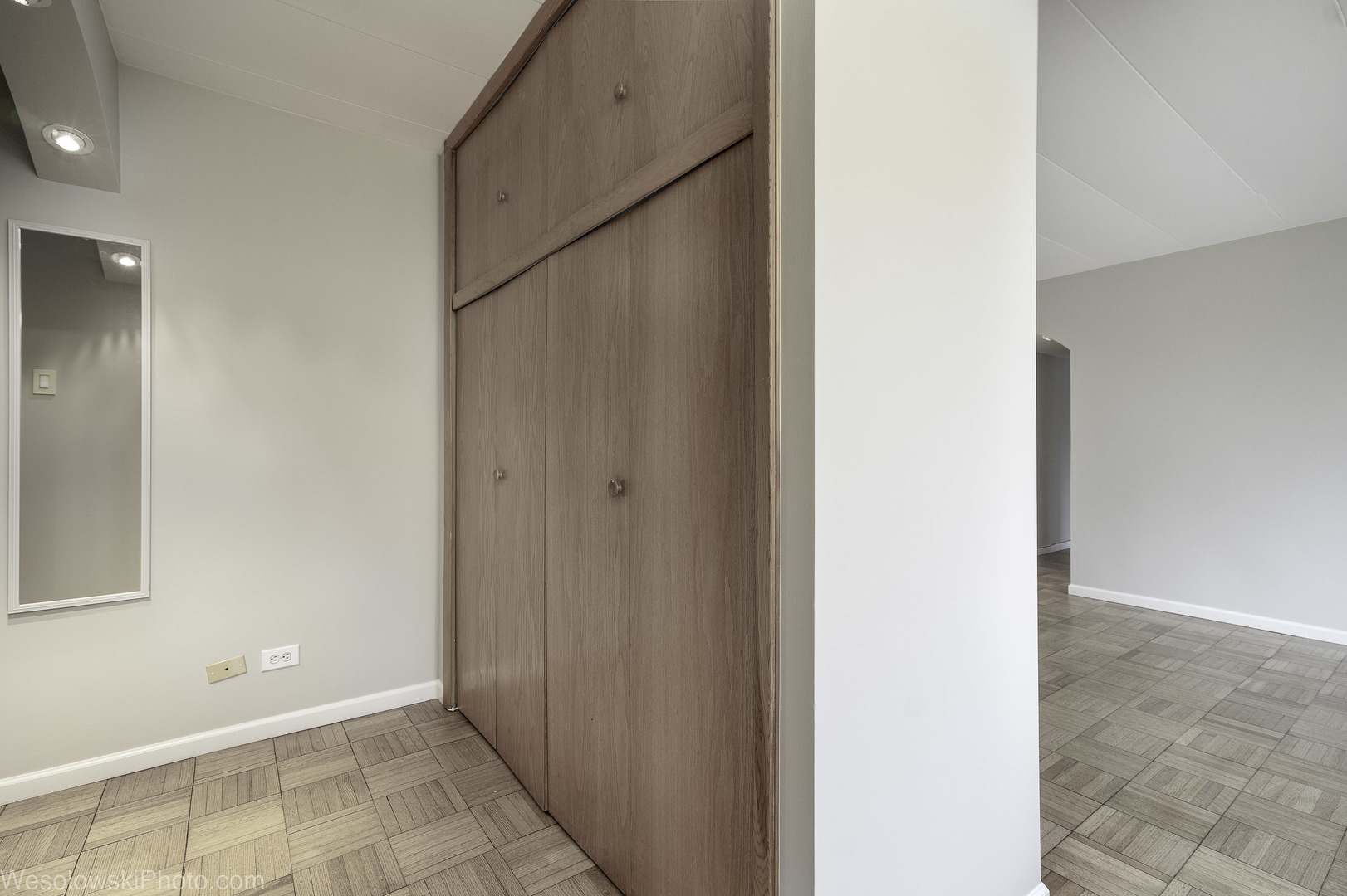 7210 Oak Avenue, Unit 4SW River Forest, IL 60305 - Photo 9 of 19 a view of an empty room