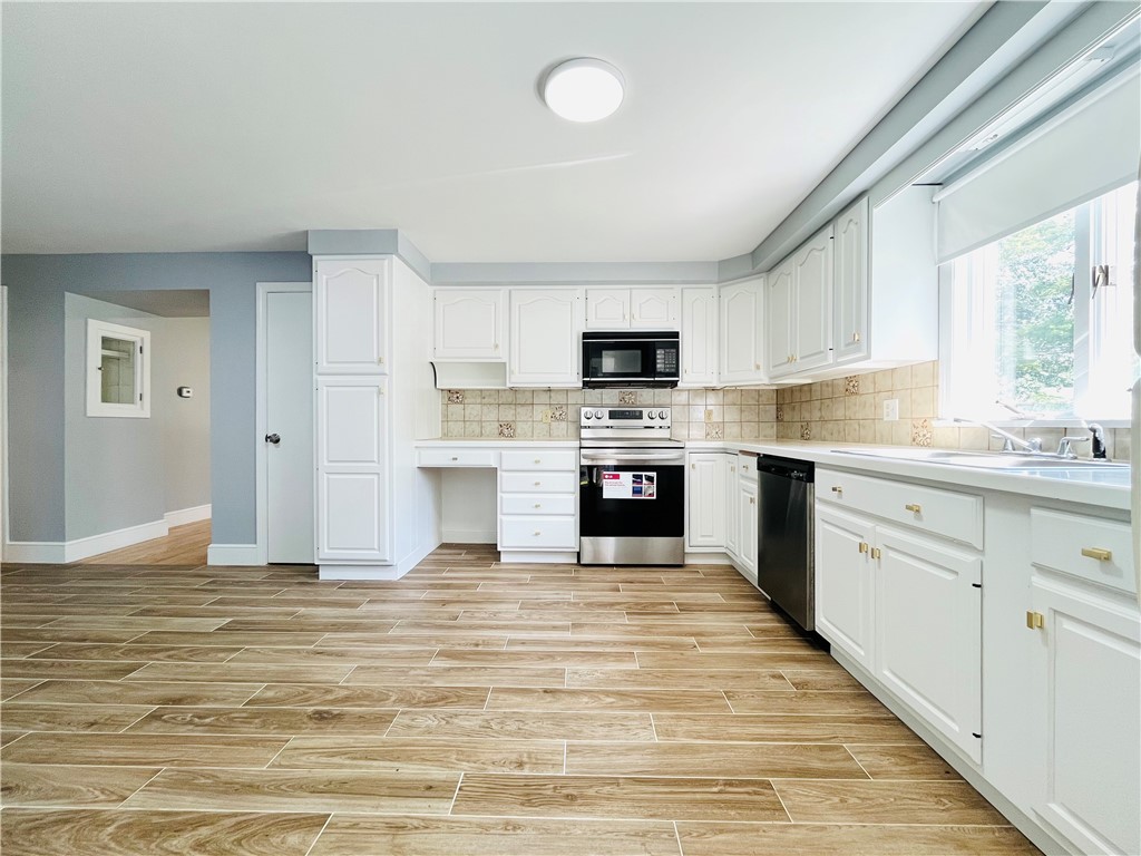 15 Washington Road Barrington, RI 02806 - Photo 6 of 39 Gallery Image 6