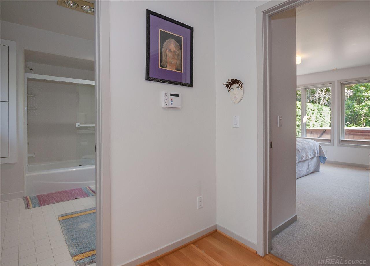 181 Lothrop Road Grosse Pointe, MI 48236 - Photo 57 of 77 31390616-56.JPG