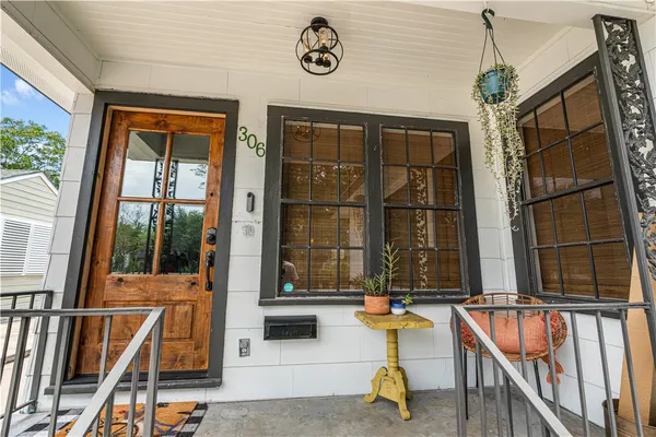 $2,495 | 306 Naples Street, Corpus Christi, TX 78404