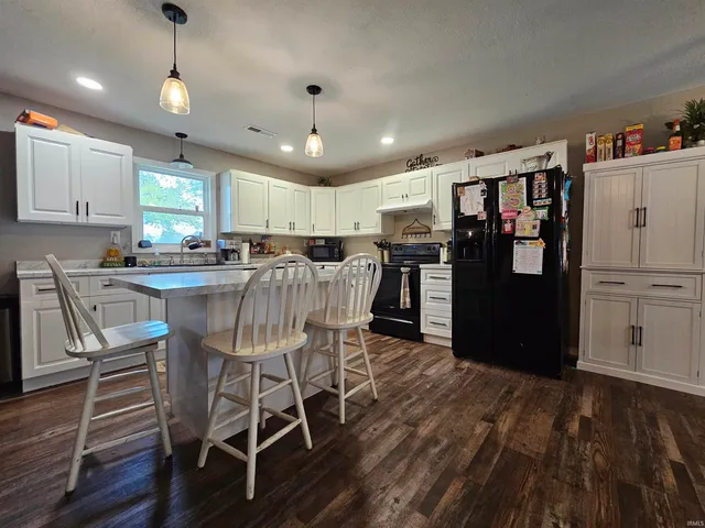 $265,000 | 100 South John Poindexter Street, Odon, IN 47562