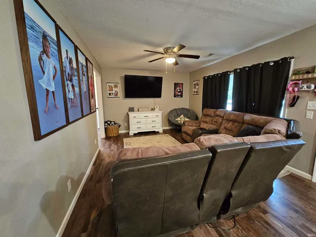 $265,000 | 100 South John Poindexter Street, Odon, IN 47562