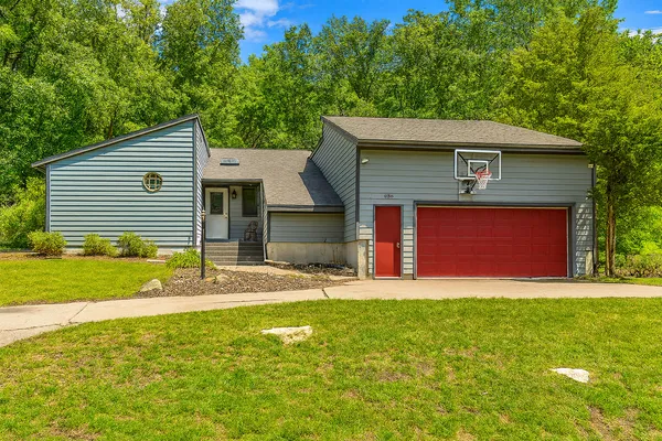 $423,900 | 386 Pleasant Hill Drive, Winona, MN 55987