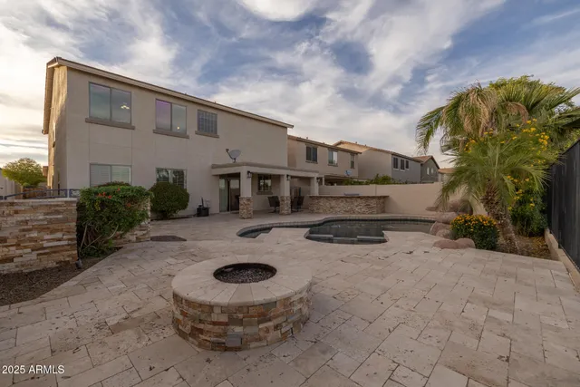 a view of a tennis court