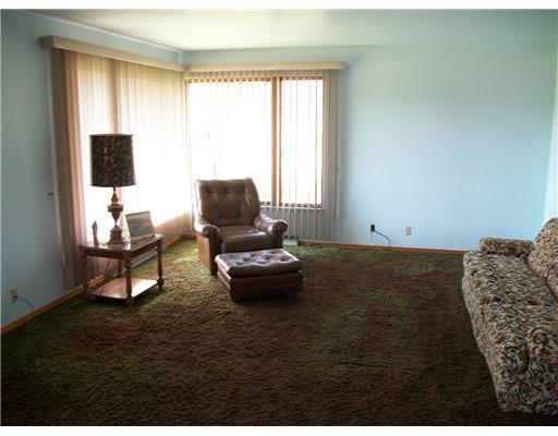 469 Game Farm Road New Castle, PA 16101 - Photo 10 of 16 Living Room.