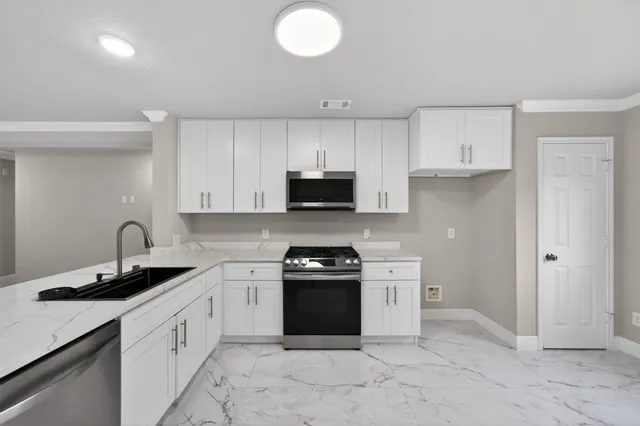 $214,900 | 18927 Remington Bend Drive, Houston, TX 77073